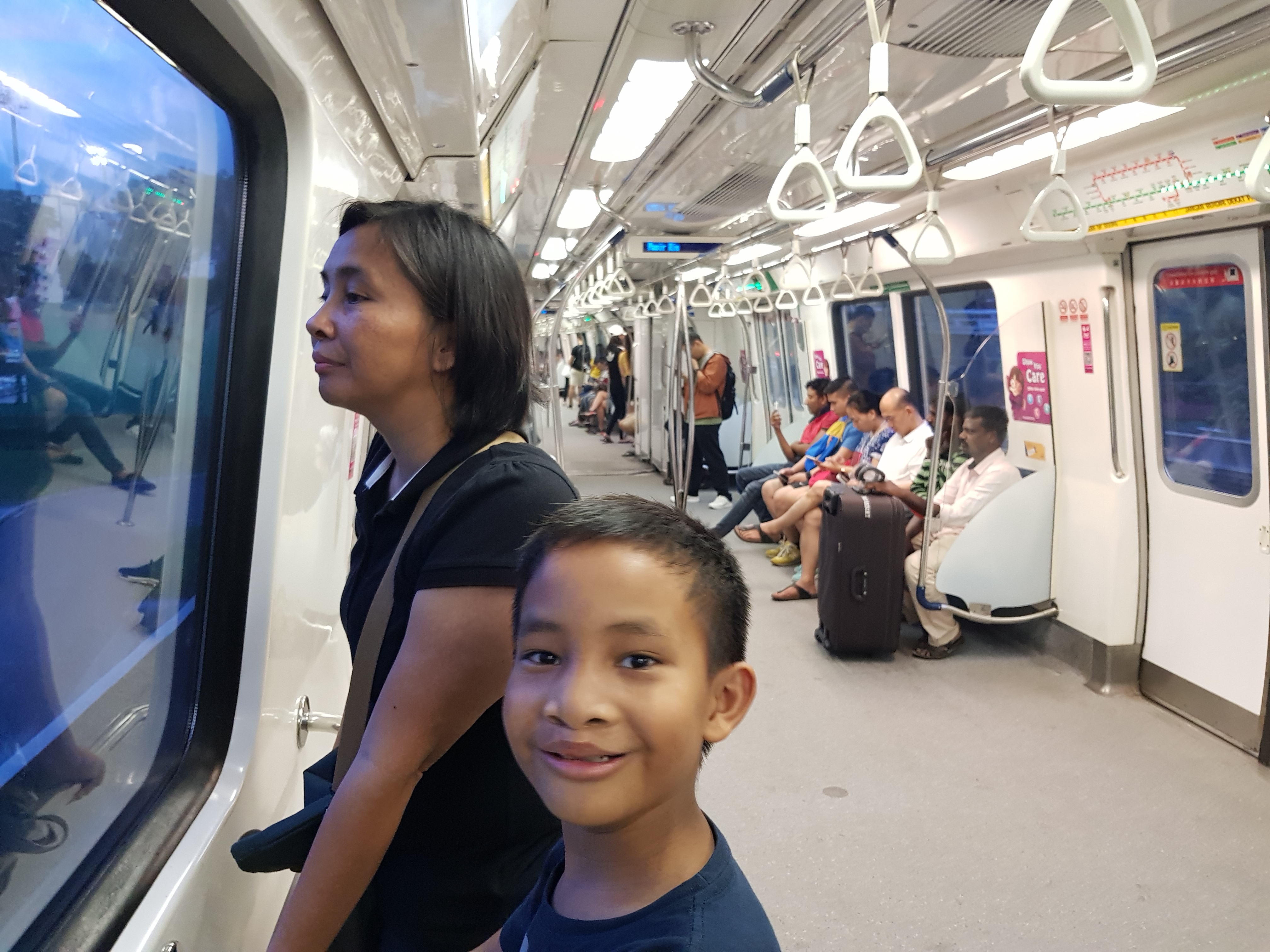 naik mrt di singapura asyik janganmenyerah liburanku