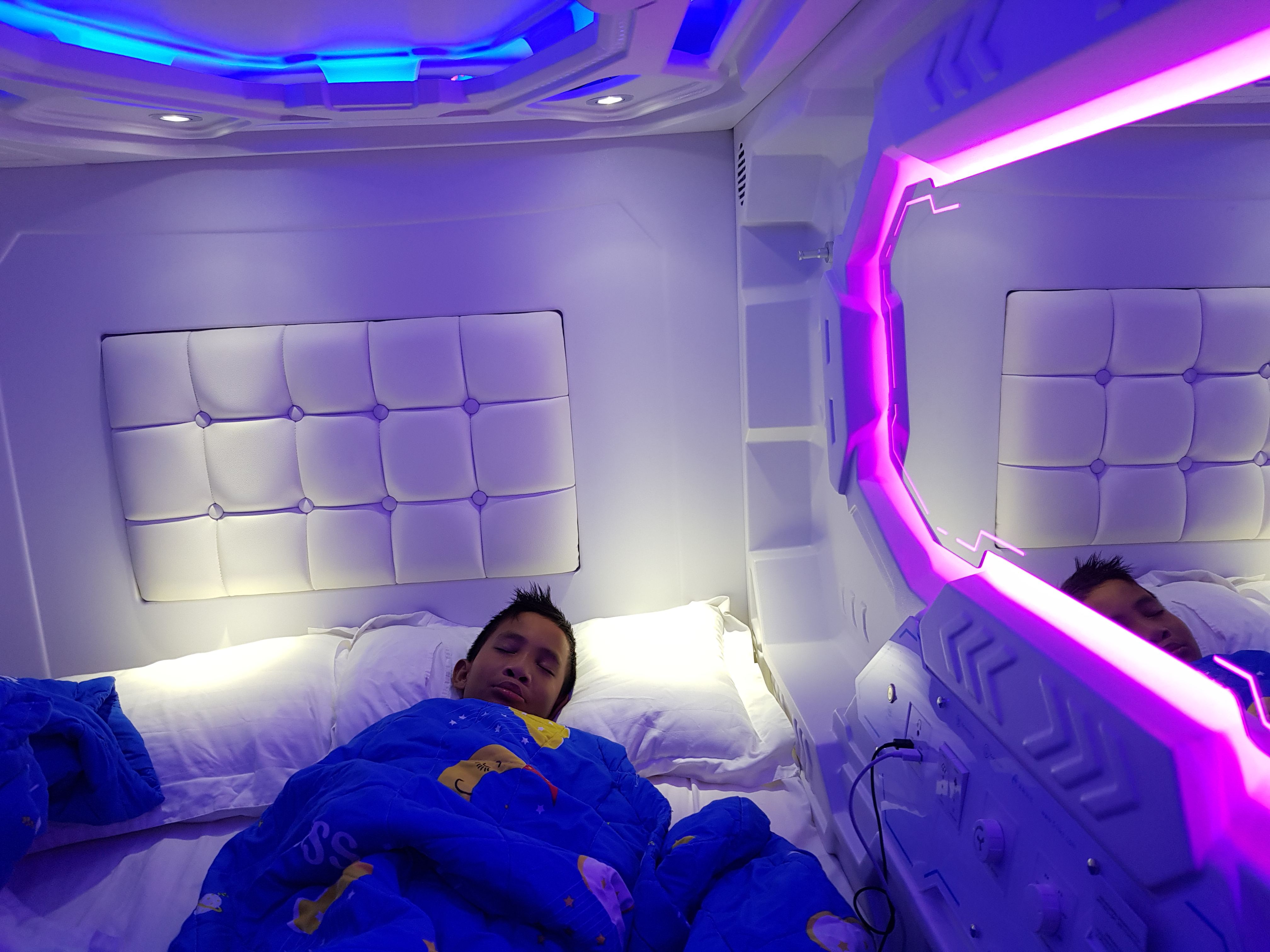 tidur di hotel kapsul spacepod@com janganmenyerah